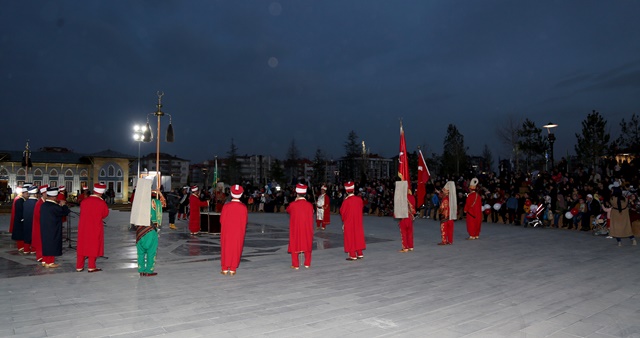 genclik-meclisi-uyeleri-ecdat-bahcesi’nde-ecdadi-yad--10.jpg