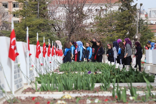 genclik-sehadete-yuruyor-(4).jpg