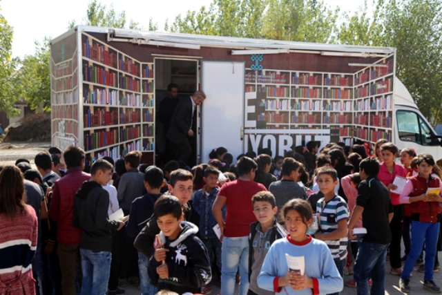 gezici-kutuphane-koy-cocuklarini-kitapla-bulusturuyor-1.jpg