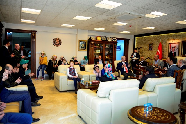 gonul-gozuyle-duygu-yuklu-ziyaret-(1).jpg