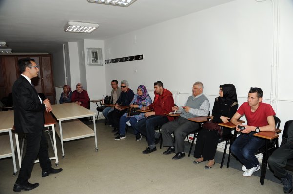 gorme-engelliler-icin-fotografcilik-kursu-acildi-(3).jpg