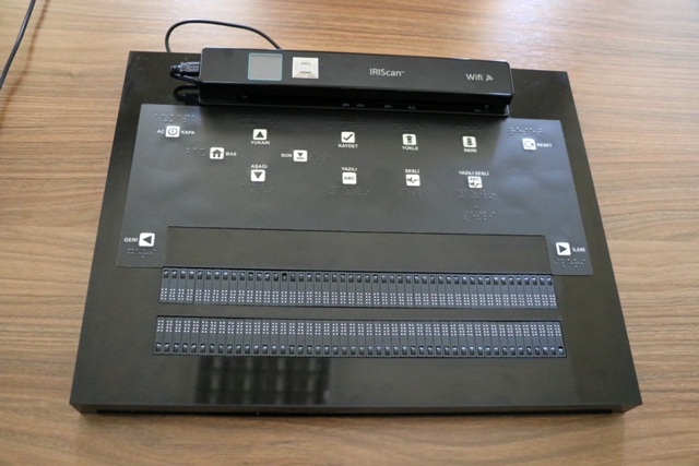 gorme-engelliler-icin-okuma-cihazi-yaptilar-(6).jpg