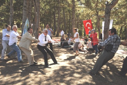 gorme-engelliler-piknik-yapti-(3).jpg
