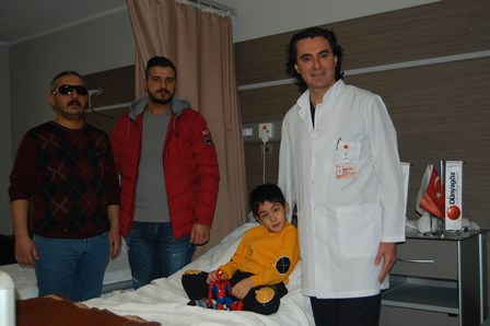 gorme-kaybi-yasayan-5-yasindaki-cocuk-sagligina-kavustu-(3).jpg