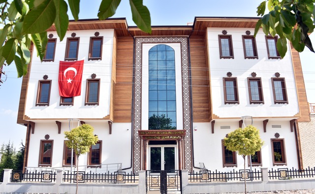 guneysinir-ve-sarayonu-sehir-konaklari-hizmete-giriyor-(3).jpg