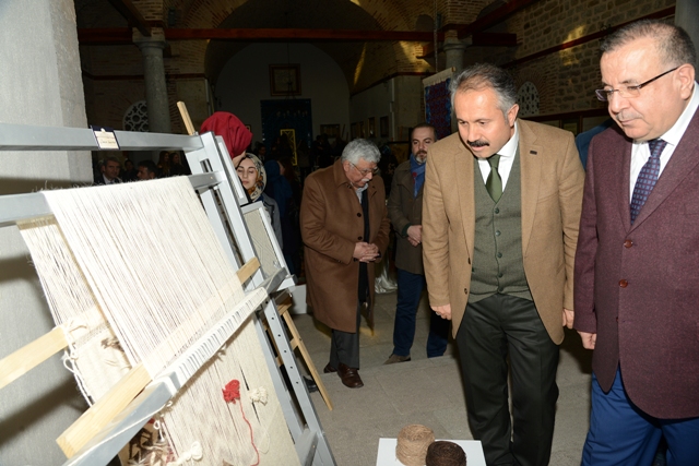 guzel-sanatlar-fakultesi’nden-anlamli-sergi-(7).jpg