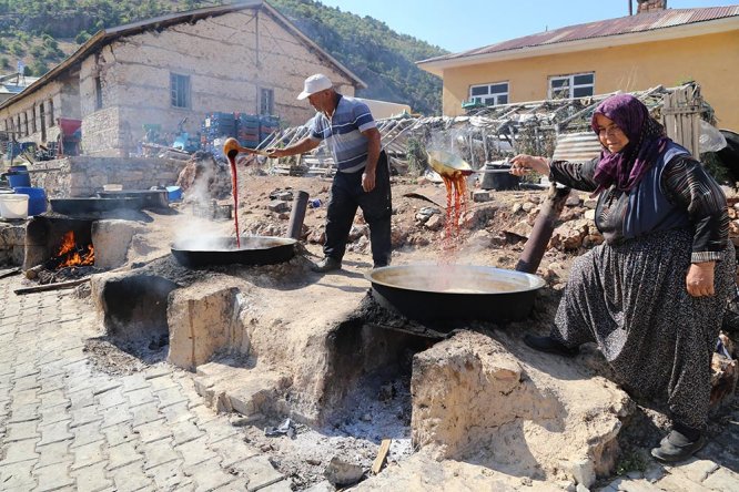 hadim’de-pekmez-yapim-sez-(1).jpg
