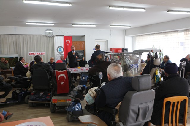 hancerli-engellileri-yalniz-birakmiyor-(2).jpg