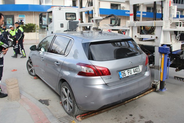 hatali-park-edilen-aracin-calinti-oldugu-ortaya-cikti-(4).jpg