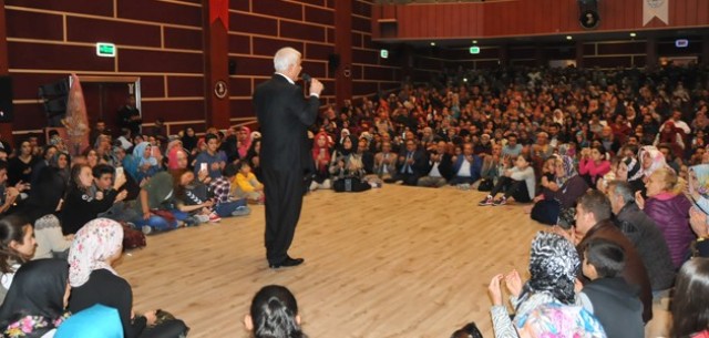 hatipoglu,-aksehirde-konferansa-katildi-2.jpg