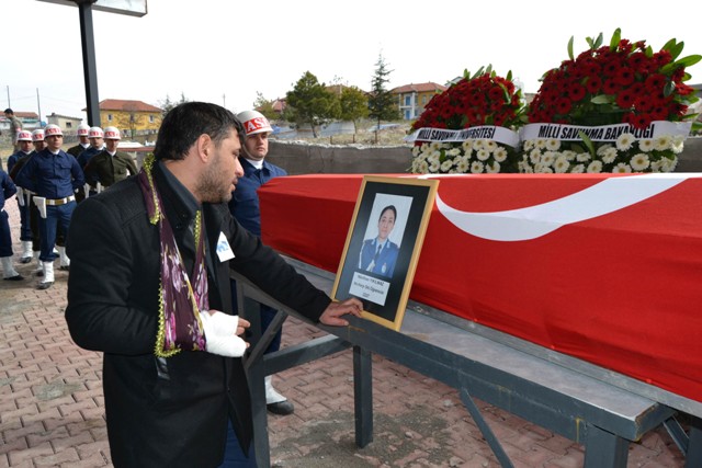 hava-harp-okulu-son-sinif-ogrencisi-genc-kiz-losemiye-yenik-dustu-(4).jpg