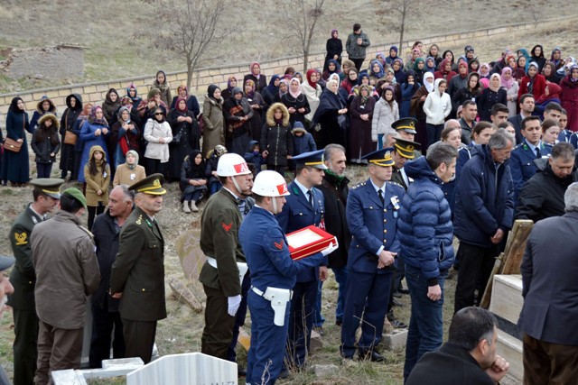 hava-harp-okulu-son-sinif-ogrencisi-genc-kiz-losemiye-yenik-dustu-(7).jpg