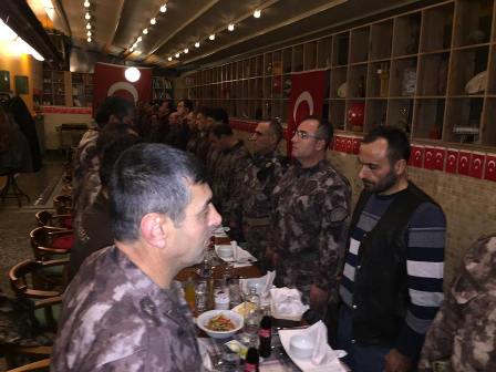 hepbirr’in-konugu-ozel-harekat-polisleri-oldu-(2).jpg