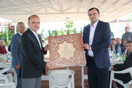 hepbirr-grubunun-onur-konugu-vali-erol-oldu-(1).jpg