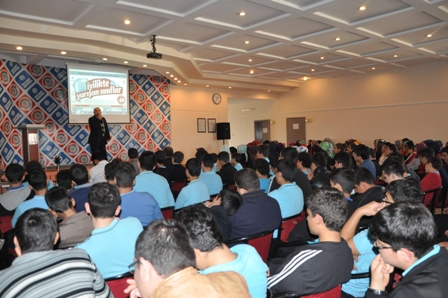 her-sinifa-bir-yetim-kardes-(2).jpg