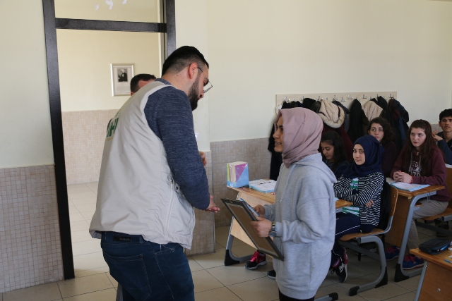 her-sinifin-bir-yetim-kardesi-var-projesi-(3).jpg