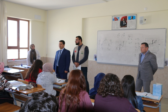 her-sinifin-bir-yetim-kardesi-var-projesi-(4).jpg