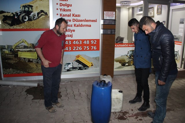 hirsizlik-suphelisini-once-dovduler,-sonra-polise-teslim-ettiler--(5).jpg