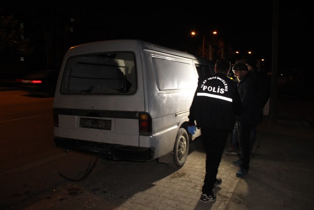 hirsizlik-suphelisini-once-dovduler,-sonra-polise-teslim-ettiler--(6).jpg