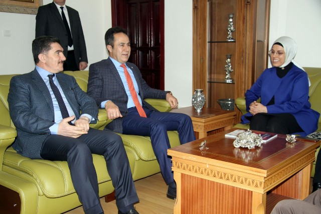 husnuye-erdogan,-feto-davasini-izledi-(3).jpg