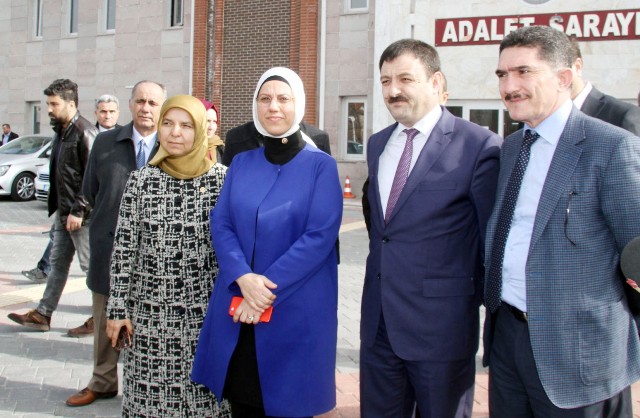 husnuye-erdogan,-feto-davasini-izledi-(4).jpg