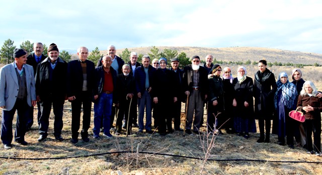 huzurevi-sakinleri-fidan-dikti-(8).jpg