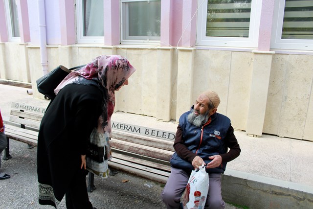 huzurevi-sakinlerine-“sevgi”-battaniyeleri--(2).jpg
