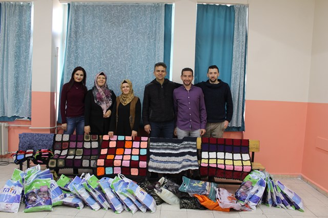 huzurevi-sakinlerine-“sevgi”-battaniyeleri--(4).jpg