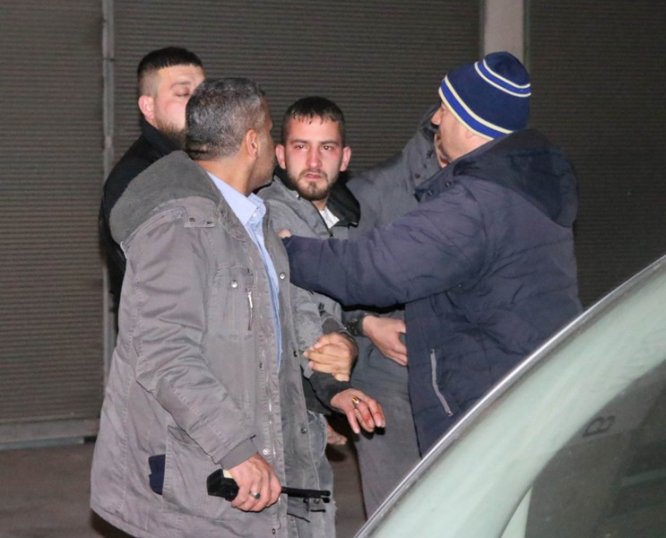 iki-grup-sokak-ortasinda-savasti--(7).jpg