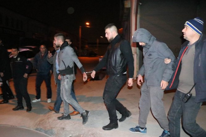 iki-grup-sokak-ortasinda-savasti--(8).jpg