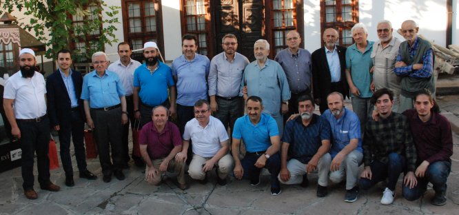 ikindi-sohbetlerinde-“vefatinin-43.-yilinda-izzet-koyunoglu-icin-hatim-ve-mevlid-i--(1).jpg