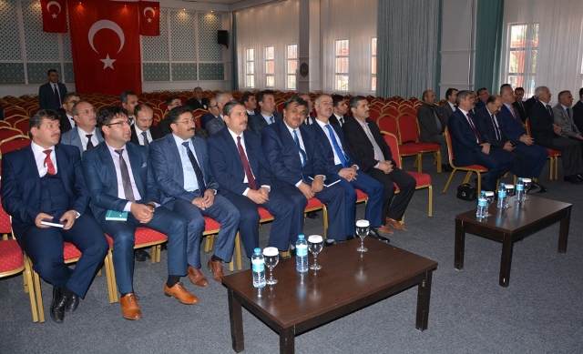 ilce-milli-egitim-mudurleri-toplantisi-ilgin’da-yapildi-(7).jpg
