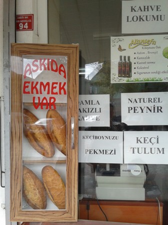ilginda-askida-ekmek-(2).jpg
