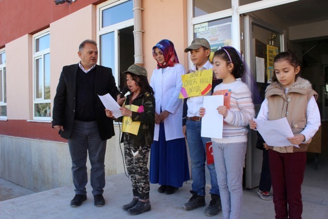 ilkokul-ogrencileri-mehmetcik-icin-kermes-duzenledi-(3).jpg