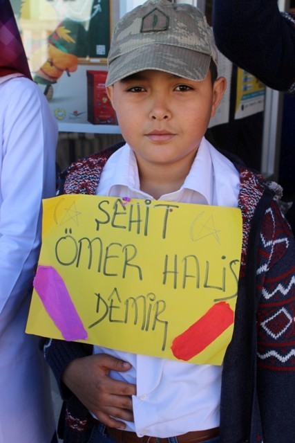 ilkokul-ogrencileri-mehmetcik-icin-kermes-duzenledi-(4).jpg