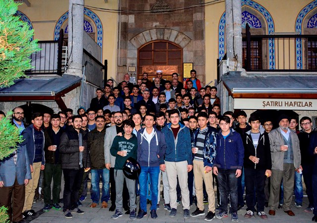 imam-hatipli-ogrenciler-kapi-camiinde-bulustu-(1).jpg