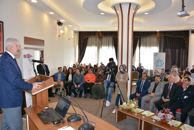 ingilizce-ogretiminde-ornek-uygulamalar-konferansi-(4).jpg