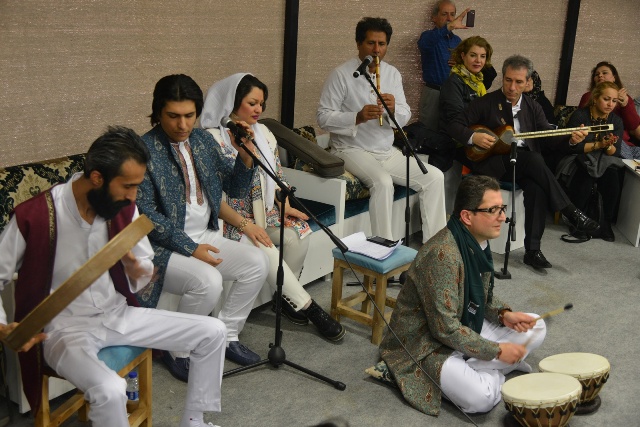 iranli-musiki-toplulugu,--(2).jpg