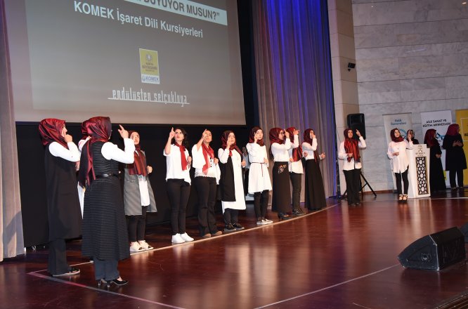 isaret-dili-kursiyerlerinden-anlamli-program-(3).jpg