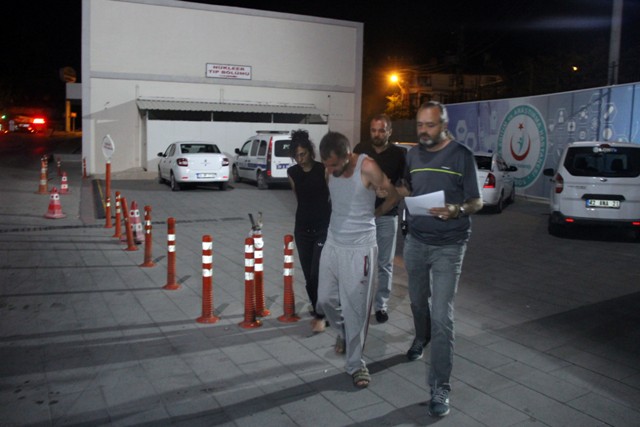 izne-gelen-asker-bicakli-saldirida-agir-yaralandi-(2).jpg