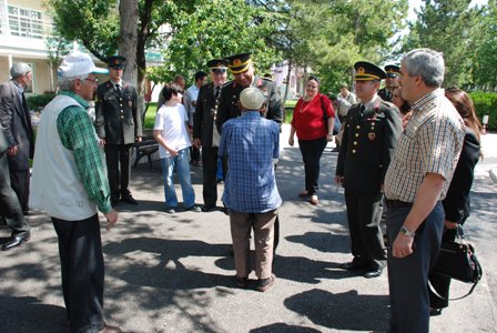 jandarma-kimsesiz-babalari-unutmadi-(3).jpg