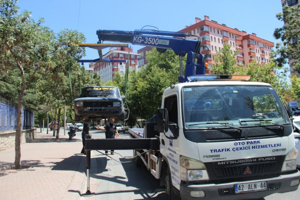 jandarma-komutanligi-onune-birakilan-supheli-arac-panige-neden-oldu--(5).jpg