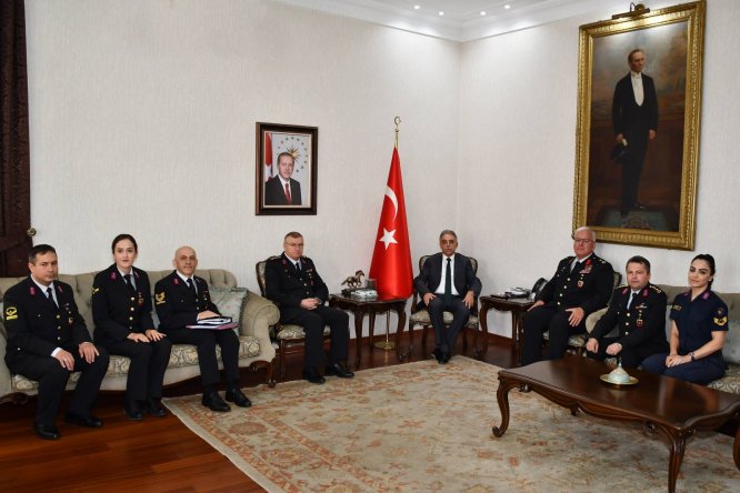 jandarmalardan-vali-toprak’a--(2).jpeg
