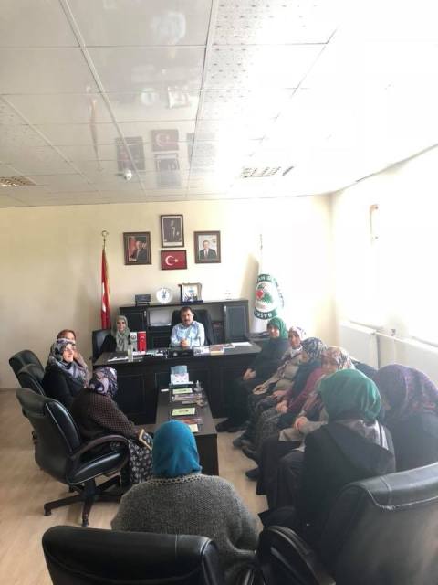 kadinlardan-baskan-akgul’e-tesekkur-ziyareti-(2).jpg