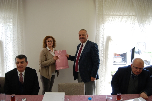 kadinlarin-calisma-ve-yasama-kosullarina-onem-verilmelidir-(3).jpg