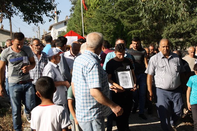 kalp-krizi-sonucu-olen-polis-memuru--(3).jpg