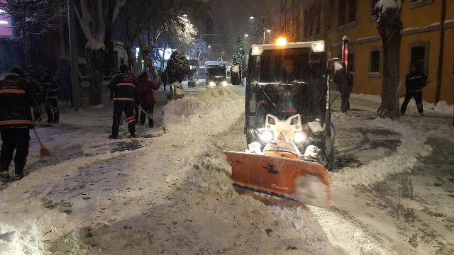 kar-mesaisi-24-saat-devam-ediyor-6.jpg