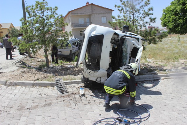karapinarda-trafik-kazasi-3-yarali-(2).jpg