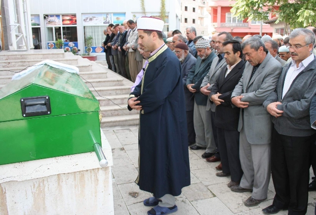 karapolat-ailesi’nin-aci-gunu.jpg karapolat-ailesi’nin-aci-gunu.jpg