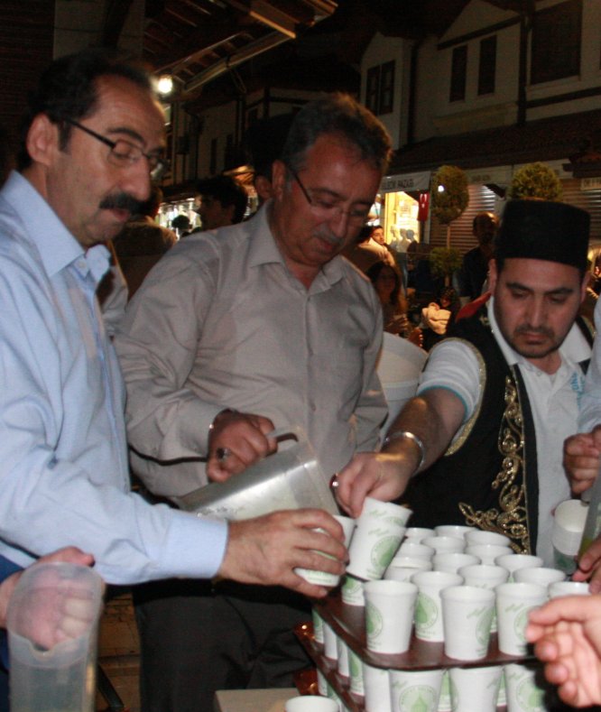 karatay’da-mevlid-kandilinde-salep--(1).jpg